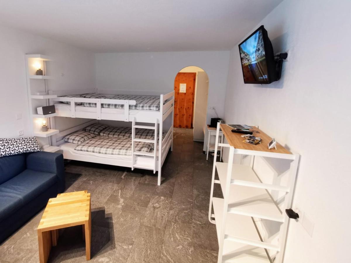 Ferienwohnung Uletsch Camp Laax Exterior foto